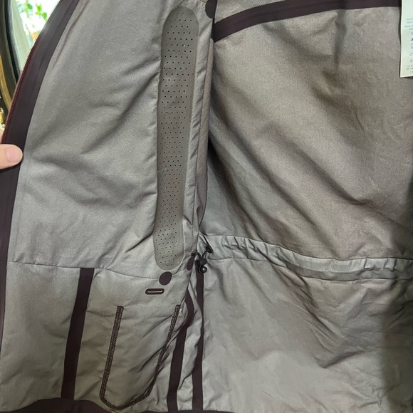 SOLD Lululemon water resistant Jacket - Picture 3 of 6